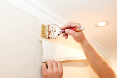 Pose de papier peint à Tarrano — revêtements muraux et toiles de verre